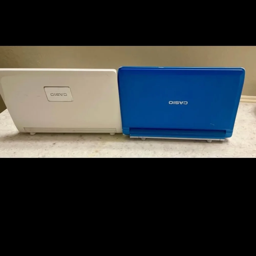 Casio Electronic Dictionaries in White and Blue.E-A99 - E-E99